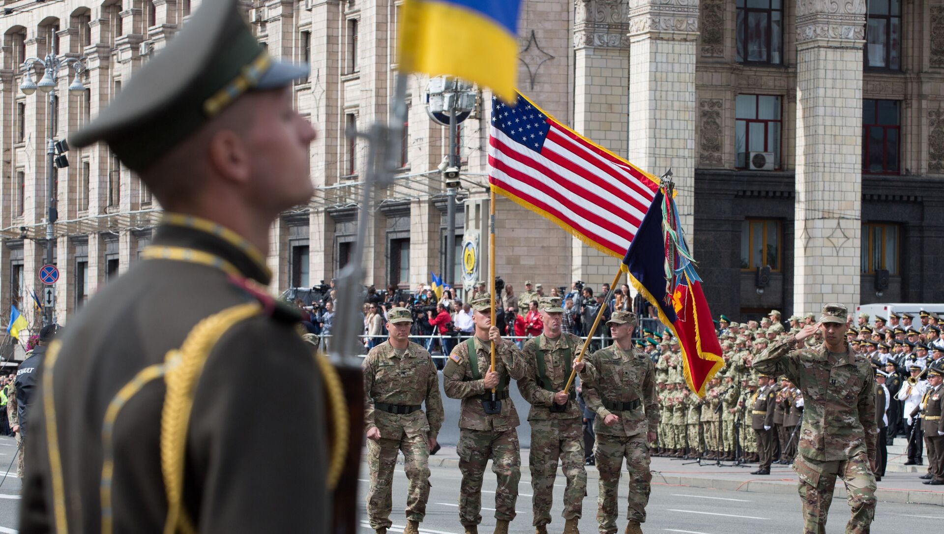 الناتو في كييف خلال الاحتفال بعيد استقلال أوكرانيا - سبوتنيك عربي, 1920, 13.06.2021