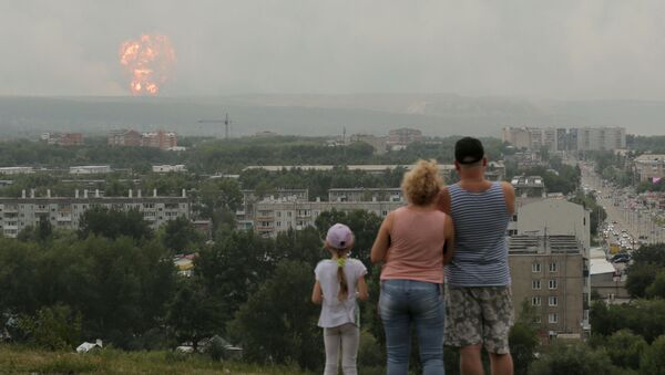 إخماد حريق مستودع في كراسنويارسك - سبوتنيك عربي