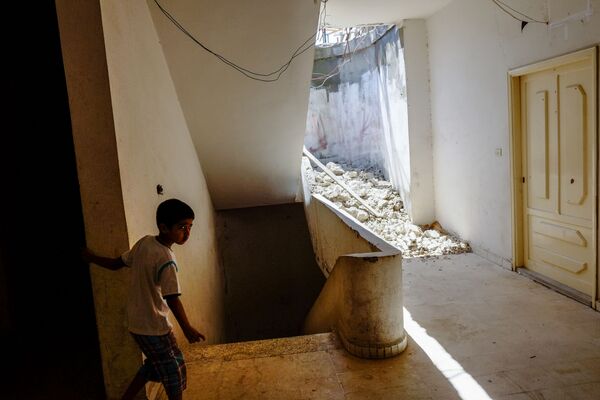 صبي من عائلة لاجئة سورية في منزل في مدينة حلبا في شمال لبنان.14.04.2013 - سبوتنيك عربي