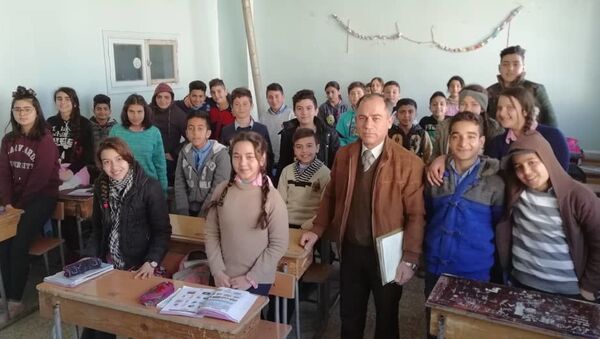 درس لغة روسية في إحدى المدارس الريفية في سوريا - سبوتنيك عربي