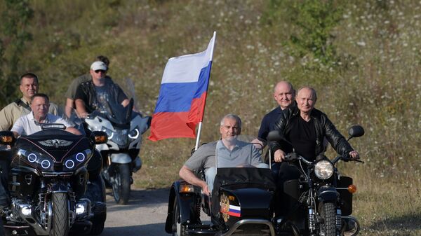 بوتين على الدراجة النارية في القرم - سبوتنيك عربي