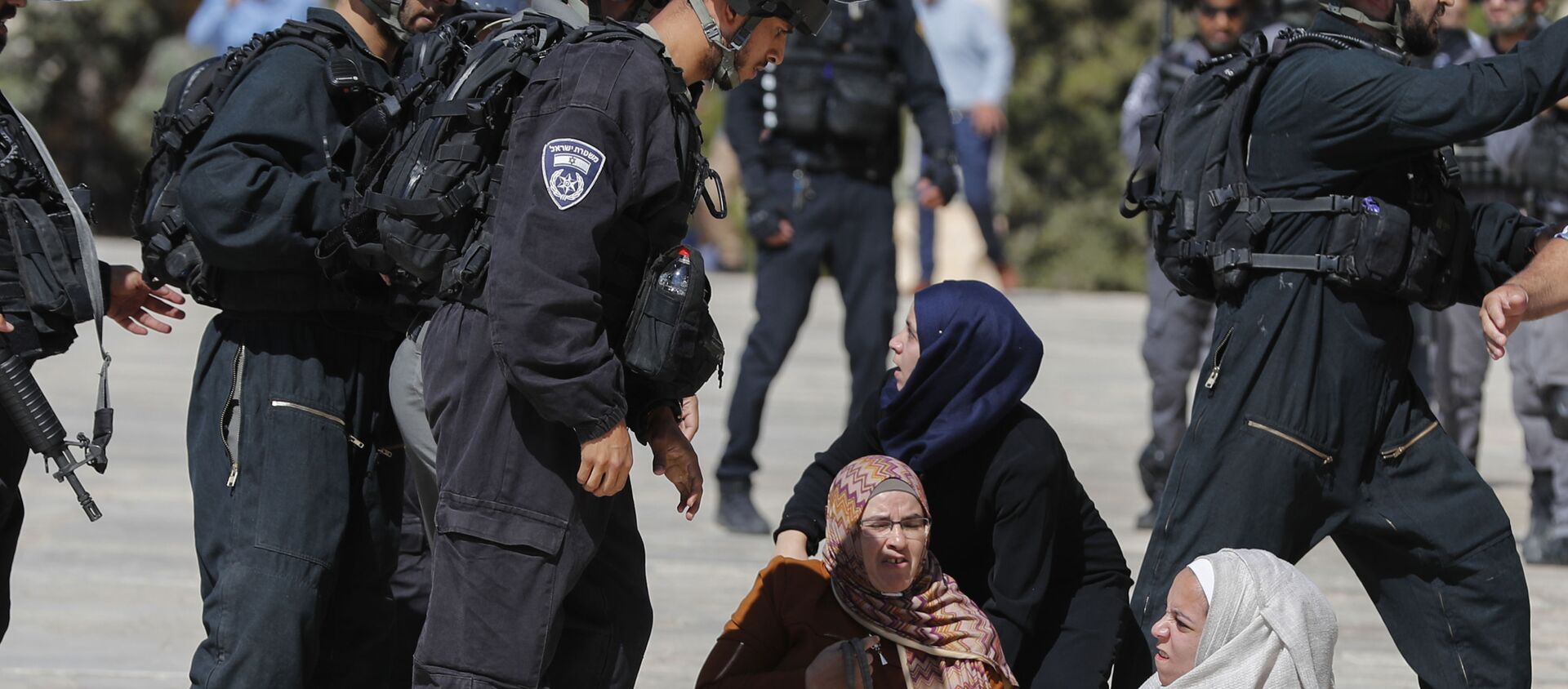 إمرأة تتعرض للضرب من قبل إسرائيليين، المسجد الأقصى – القدس - فلسطين - سبوتنيك عربي, 1920, 20.12.2020