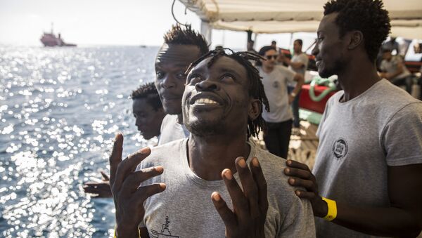المهاجرون على سفينة أوبن آرمز - سبوتنيك عربي