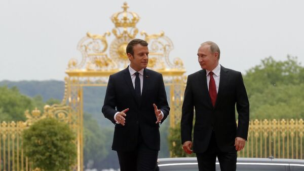 الرئيس الروسي فلاديمير بوتين والرئيس الفرنسي إيمانويل ماكرون - سبوتنيك عربي