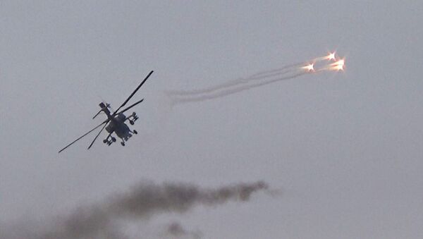 بالفيديو.. المروحيات الهجومية الروسية تدمر تحصينات المسلحين الصينيين شمال اللاذقية - سبوتنيك عربي