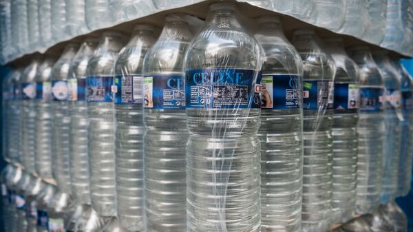 زجاجات مياه بلاستيكية - سبوتنيك عربي