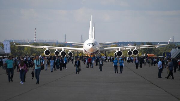 طائرة إل-96 - معرض ماكس 2019 للطيران الجوي في مطار جوكوفسكي في ضواحي موسكو، 27 أغسطس/ آب 2019 - سبوتنيك عربي