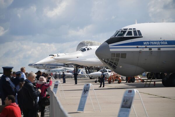 طائرة سوفيتية إل-76 - معرض ماكس 2019 للطيران الجوي في مطار جوكوفسكي في ضواحي موسكو، 27 أغسطس/ آب 2019 - سبوتنيك عربي