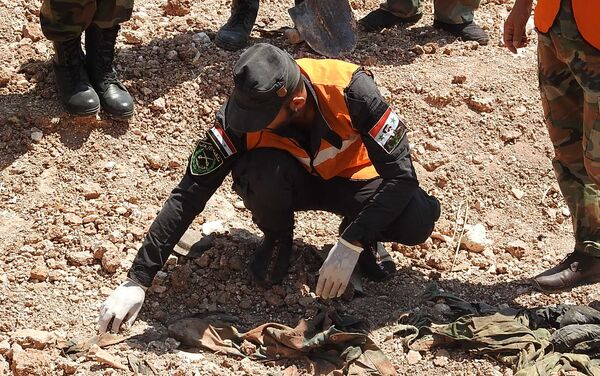 الجيش السوري يستعيد جثامين 17 جنديا قضوا دفاعا عن خان شيخون منذ سنوات - سبوتنيك عربي