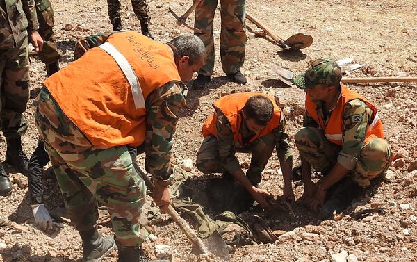 الجيش السوري يستعيد جثامين 17 جنديا قضوا دفاعا عن خان شيخون منذ سنوات - سبوتنيك عربي