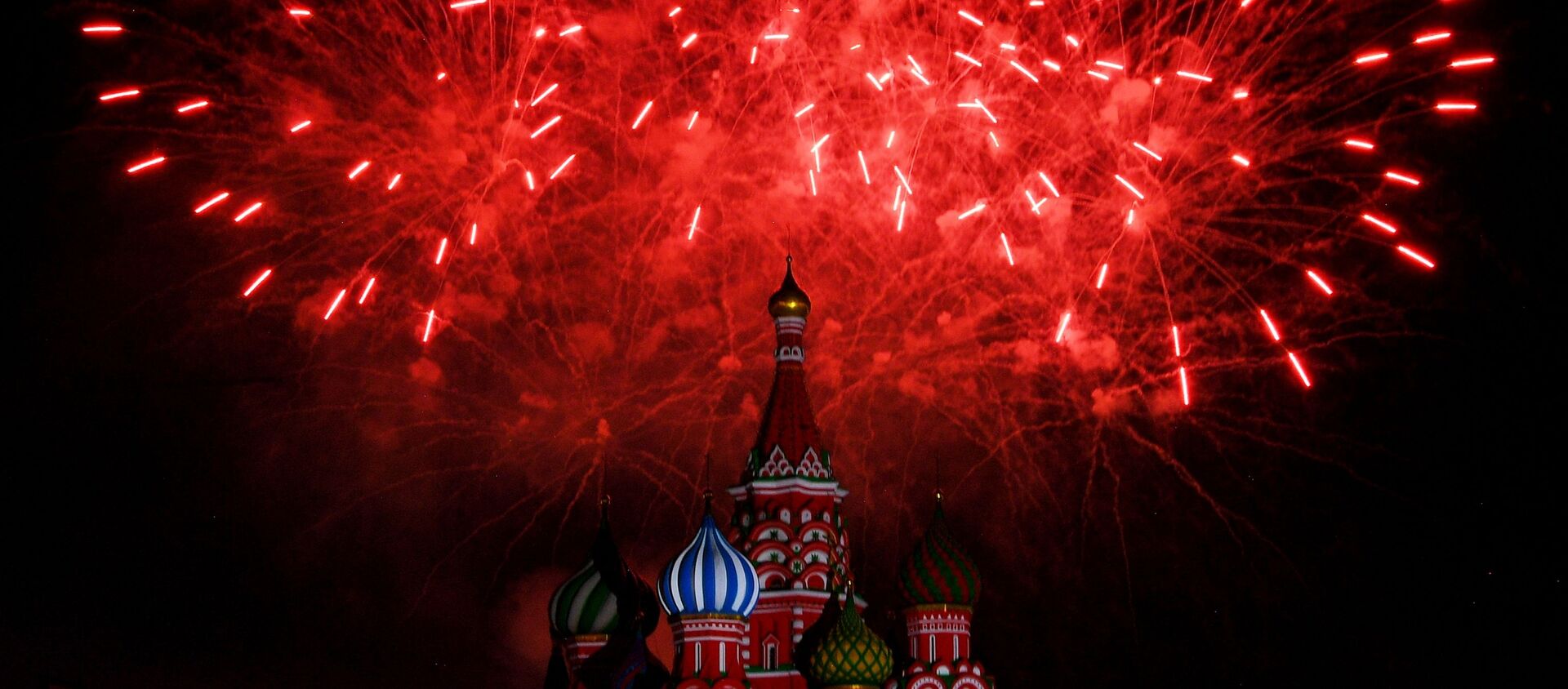 ألعاب نارية في حفل افتتاح المهرجان الدولي الـ12 للموسيقى العسكرية برج سباسكايا في الساحة الحمراء في موسكو. - سبوتنيك عربي, 1920, 28.08.2021