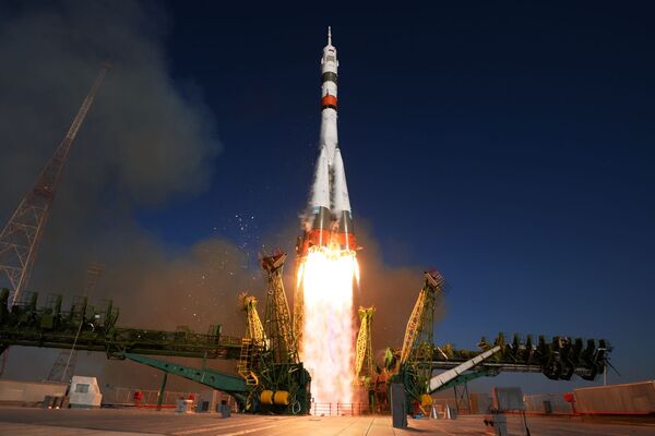 إطلاق صاروخ حامل Soyuz-2.1a مع مركبة الفضاء Soyuz MS-14 من منصة الإطلاق بايكونور - سبوتنيك عربي