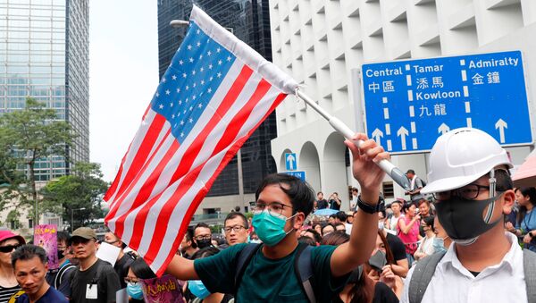 تظاهرات هونغ كونغ أمام القنصلية الأمريكية - سبوتنيك عربي