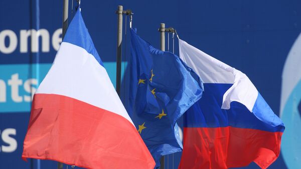 علم روسيا و فرنسا  - سبوتنيك عربي