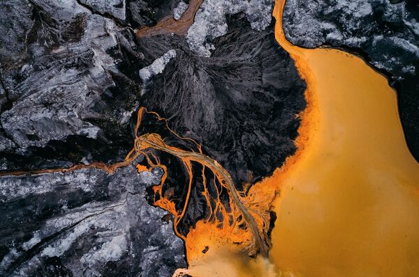 التغيرات في لون مياه النهر أثناء تعدين الفحم - سبوتنيك عربي