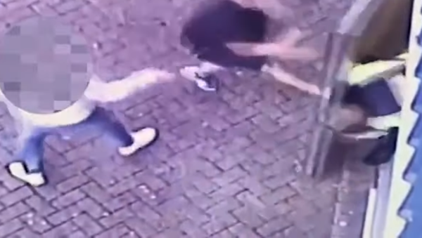 فيديو يمنع رجل من دخول الملاعب لـ3 سنوات - سبوتنيك عربي
