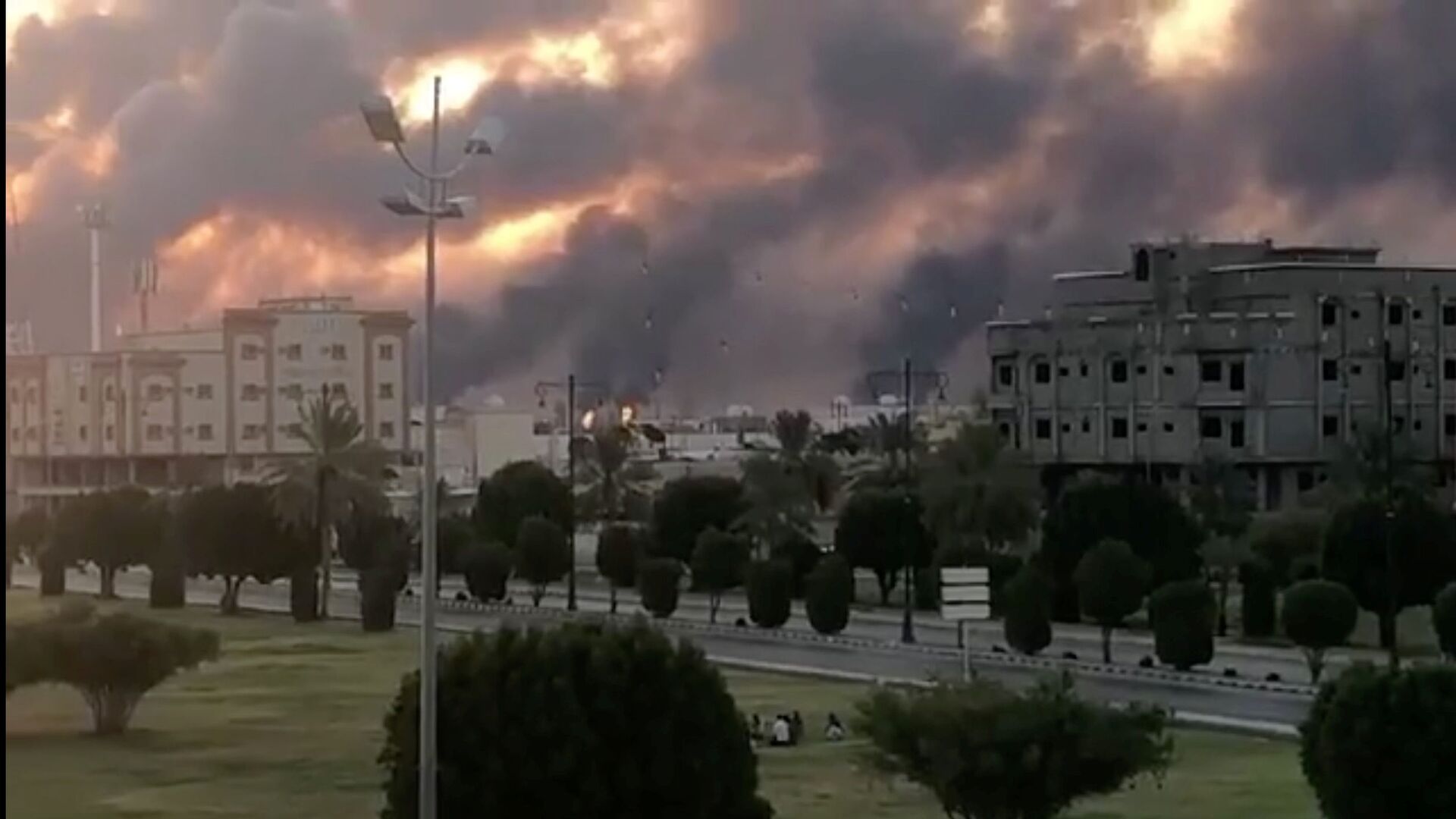 حريق في منشأة أرامكو السعودية بعد قصف طائرات مسيرة من قبل أنصار الله  - سبوتنيك عربي, 1920, 17.01.2022