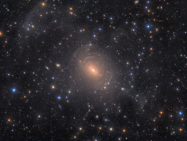 صورة بعنوان المجرة الأهليجية (Shells of Elliptical Galaxy NGC 3923 in Hydra)، للمصور الدنماركي رولف واهل أولسن في فئة المجرات (GALAXIES) - سبوتنيك عربي