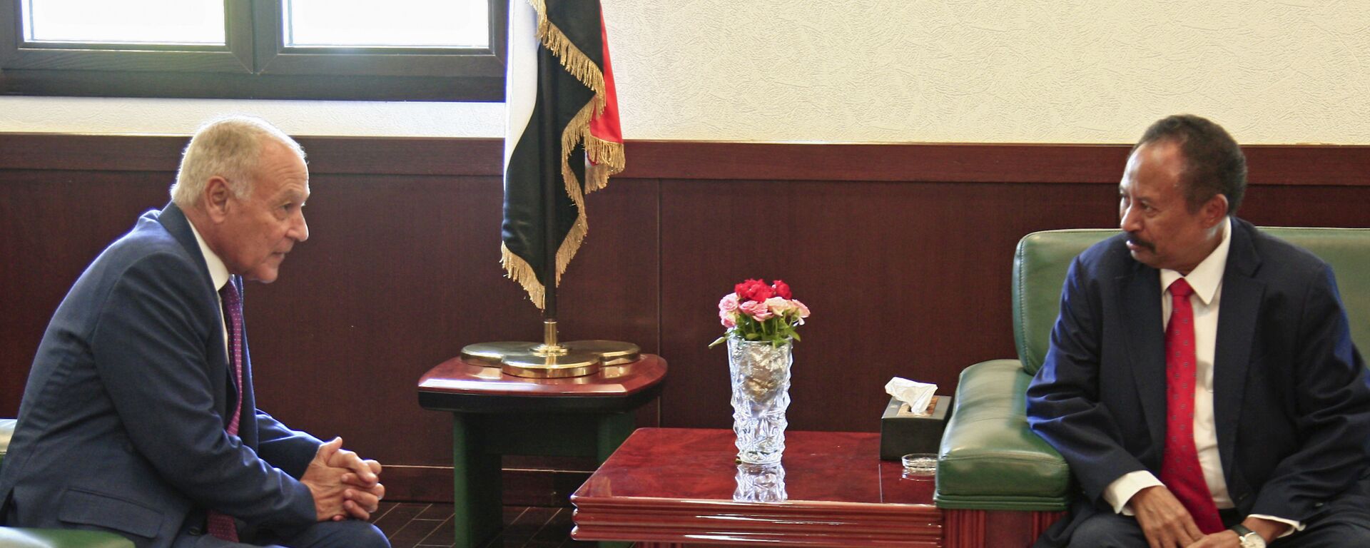 رئيس الوزراء السوداني عبد الله حمدوك ووزير الخارجية المصري أحمد أبو الغيط، الخرطوم 17 سبتمبر 2019 - سبوتنيك عربي, 1920, 04.01.2022