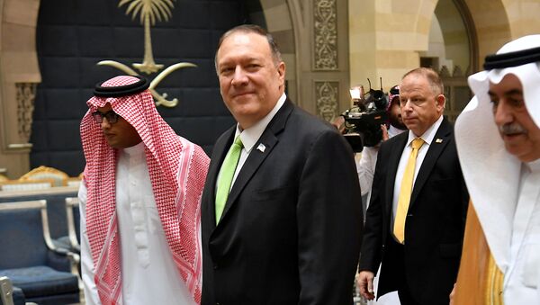 وزير الخارجية الأمريكي مايك بومبيو خلال زيارته إلى السعودية - سبوتنيك عربي
