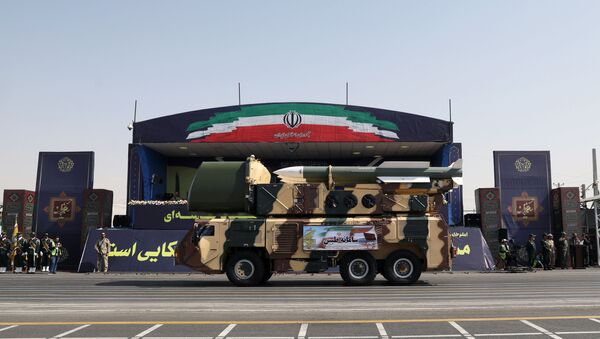 صاروخ إيراني في عرض عسكري بالعاصمة طهران - سبوتنيك عربي