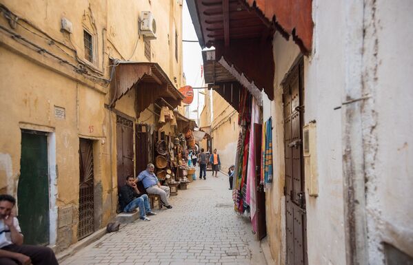 تم إعلان مدينة الفاس المغربية، التي تم الحفاظ على الهندسة المعمارية العربية الإسلامية بشكل جيد، وصنفت ضمن قائمة أهم  مواقع التراث العالمي في عام 1981. - سبوتنيك عربي