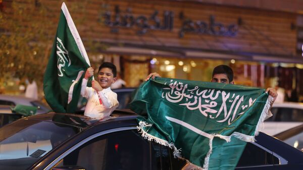 احتفالات في شوارع الرياض في السعودية باليوم الوطني للملكة  - سبوتنيك عربي