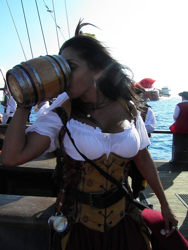 فتاة في مهرجان القراصنة في جزر كايمان - سبوتنيك عربي