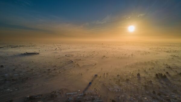 صورة بعنوان السنة الجديدة الملوثة، للمصور إليود جيل سامانيغو، الذي فاز في فئة جائزة المدن المستدامة لعام 2019، في مسابقة المصور البيئي لعام 2019 - سبوتنيك عربي