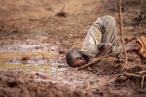 صورة بعنوان ندرة المياه، للمصور فريدريك دهارشي، الحائز على جائزة المياه والمساواة والاستدامة، في مسابقة المصور البيئي لعام 2019 - سبوتنيك عربي