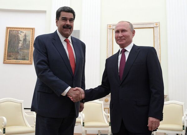 الرئيس الروسي فلاديمير بوتين يلتقي بنظيره الفنزويلي نيكولاس مادورو في الكرملين في موسكو - سبوتنيك عربي