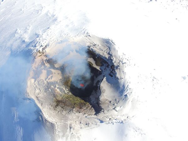 منظر يطل على فوهة بركان فيلياريكا في تشيلي - سبوتنيك عربي