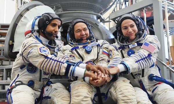ما النصيحة التي قدمها هزاع المنصوري إلى طلبة الإمارات من الفضاء؟ ما النصيحة التي قدمها هزاع المنصوري إلى طلبة الإمارات من الفضاء؟ - سبوتنيك عربي