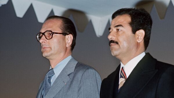 الرئيس الفرنسي الأسبق جاك شيراك و صدام حسين - سبوتنيك عربي
