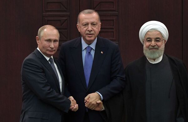 القمة الثلاية - اجتماع القادة: الرئيس الروسي فلاديمير بوتين والرئيس الإيراني حسن روحاني والرئيس التركي رجب طيب أردوغان في أنقرة، 16 سبتمبر 2019 - سبوتنيك عربي