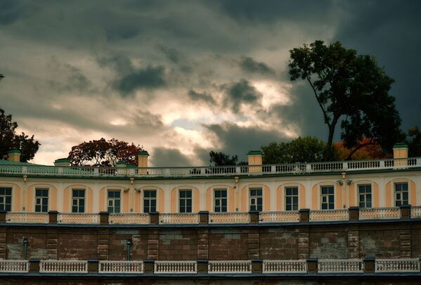 قصر مينشيكوفسكي الكبير في حديقة القصر الملكي أورانينباوم في سان بطرسبورغ - سبوتنيك عربي