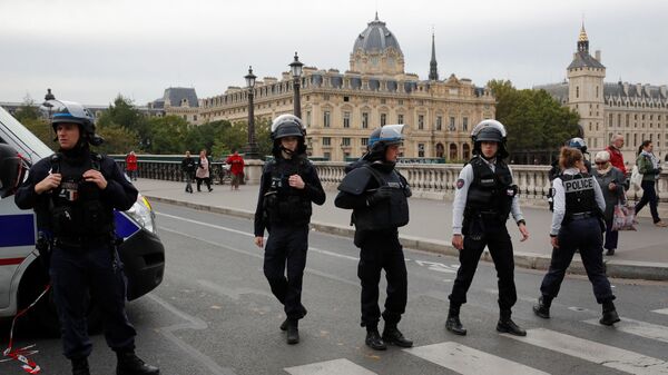 الشرطة الفرنسية تنتشر في باريس بعد هجوم بسكين - سبوتنيك عربي