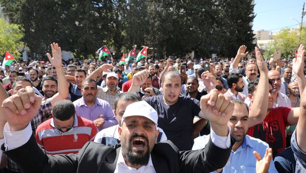 معلمو المدارس العامة يشاركون في احتجاج كجزء من إضرابهم في عمان - سبوتنيك عربي