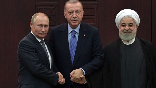 القمة الثلاثية - اجتماع القادة: الرئيس الروسي فلاديمير بوتين والرئيس الإيراني حسن روحاني والرئيس التركي رجب طيب أردوغان في أنقرة، 16 سبتمبر 2019 - سبوتنيك عربي