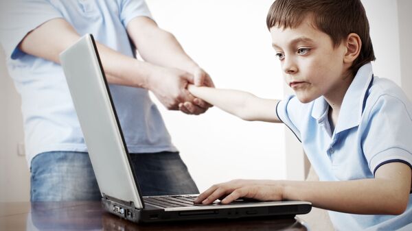 كيفية حماية الطفل أثناء تصفحه الانترنت - سبوتنيك عربي