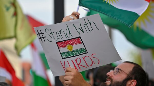  تظاهر حشد من أكثر من 500 شخص لدعم الأكراد بعد أن غيرت إدارة ترامب سياستها في سوريا - سبوتنيك عربي