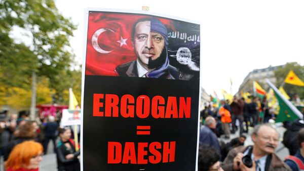 المئات يتظاهرون في باريس رفضا للعملية العسكرية التركية بشمال سوريا - سبوتنيك عربي
