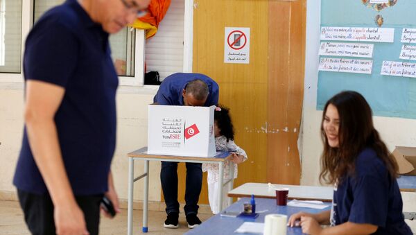مركز اقتراع خلال جولة الإعادة الثانية للانتخابات الرئاسية في تونس - سبوتنيك عربي