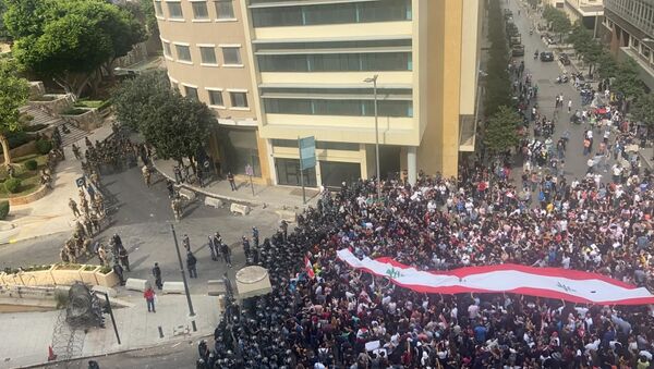 احتحاجات وسط بيروت، لبنان 18 أكتوبر 2019 - سبوتنيك عربي