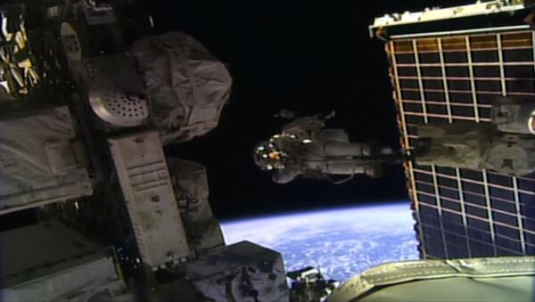 سجلت رائدتا الفضاء كريستينا كوتش وجيسيكا مير التابعتان لوكالة ناسا للعلوم الفضاء الأمريكية، إنجازا تاريخيا بإتمــام أول مهمة نسائيــة بحتة خارج مركبة في الفضاء. - سبوتنيك عربي
