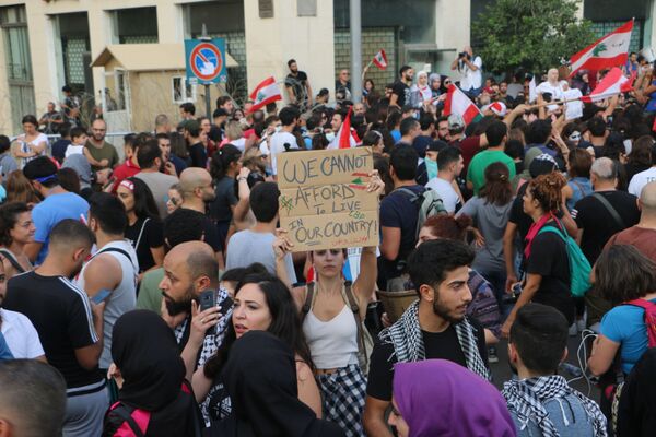 استمرار الاحتجاجات في لبنان... والحكومة تباشر تنفيذ الإصلاحات استمرار الاحتجاجات في لبنان... والحكومة تباشر تنفيذ الإصلاحات - سبوتنيك عربي