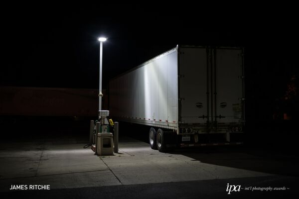 صورة بعنوان أضواء الليل (Night Lights)، للمصور جيمس ريتشي، الفائز في فئة مصور مميز لهذا العام، ضمن جوائز المحترفين للمسابقة الدولية للتصوير لعام 2019 - سبوتنيك عربي