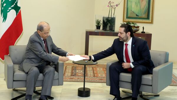 رئيس الوزراء اللبناني سعد الحريري يسلم خطاب استقالته إلى الرئيس اللبناني ميشال عون في قصر بعبدا - سبوتنيك عربي