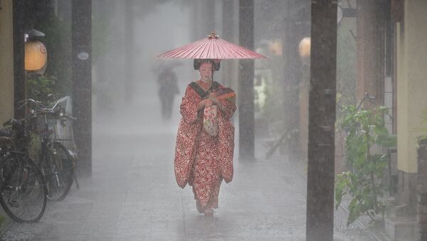 صورة بعنوان سقوط المطر، للمصور باتريك هوشنر، المؤهل إلى التصفيات النهائية لمسابقة مصوِّر الطقس لعام 2019 (اليابان) - سبوتنيك عربي