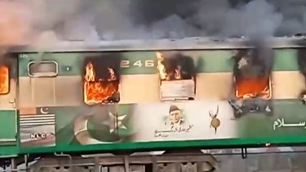 حريق في قطار شمال شرق باكستان، 31 أكتوبر 2019 - سبوتنيك عربي